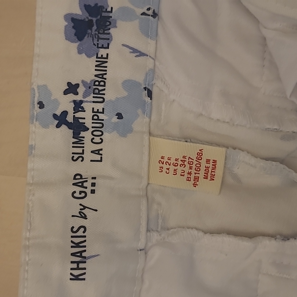 NWOT Khakis by GAP White with Blue Floral Print Pants with Pockets - Picture 9 of 13